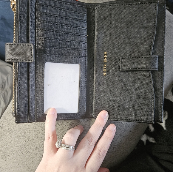 Anne Klein wristlet - Picture 2 of 3
